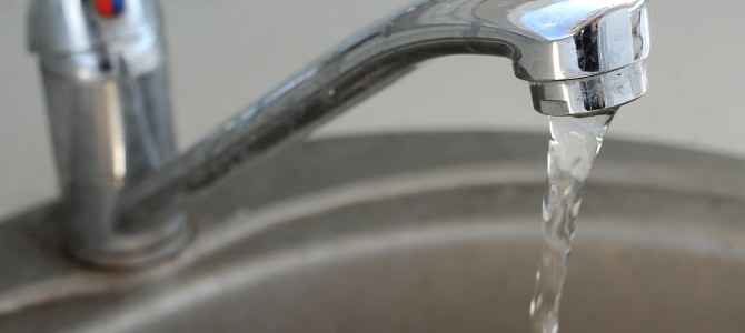 Dėmesio! Pranešimai apie geriamojo vandens tiekimo nutraukimus ir vandens apskaitos skaitliukų keitimą