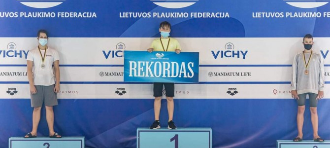 Šaunus alytiškio pasirodymas Lietuvos jaunučių plaukimo čempionate