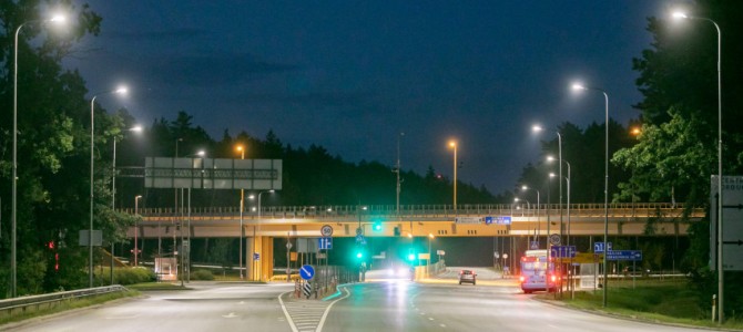 Keičiasi Kelių eismo taisyklės: į ką atkreipti dėmesį apsisukant šviesoforais reguliuojamose sankryžose