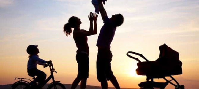 Šeiminių ir darbo įsipareigojimų derinimas: ilgėja vaiko priežiūros atostogų trukmė, įtraukiami tėčiai